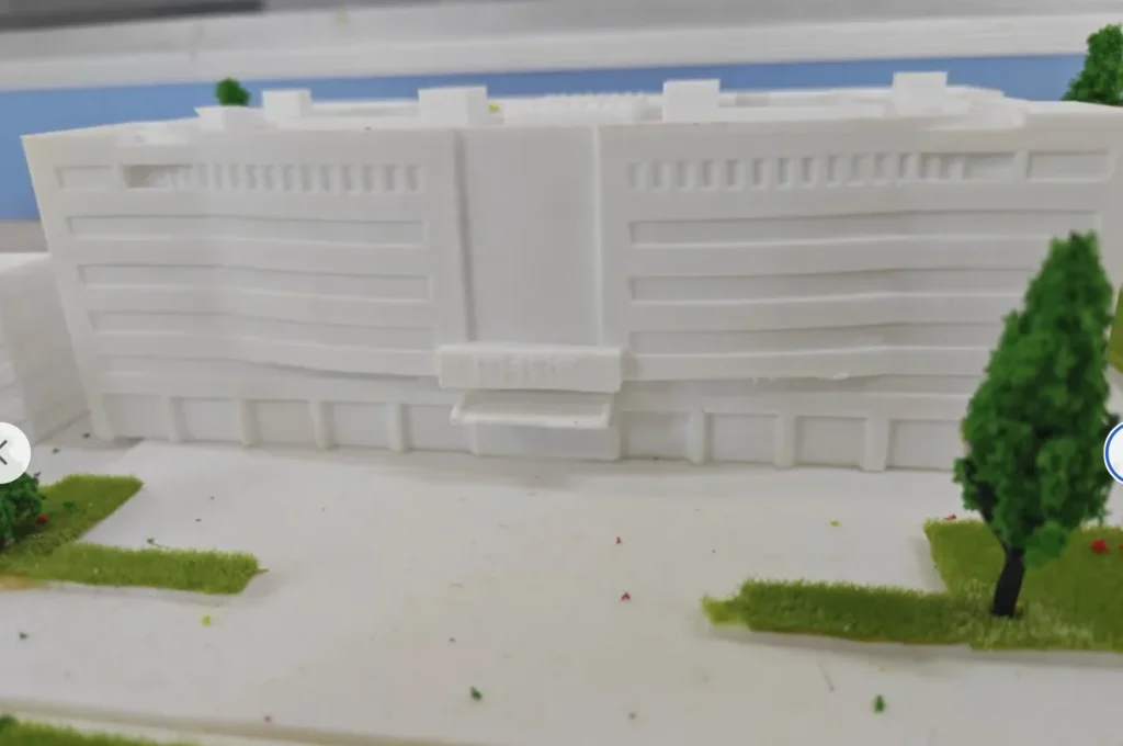 Facciata dell'edificio nel plastico architettonico stampato in 3D